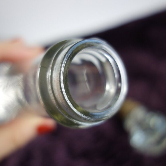 [Vintage] Clear Glass Grape Pattern Wine Decanter - Picture 8 of 11